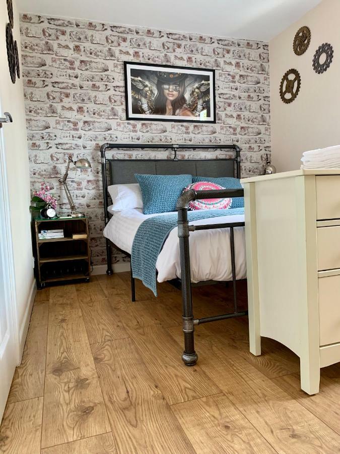 Pristine Apartment In The Centre Of Glastonbury Exterior photo